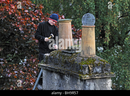 Generator arbeitet an Haus-Schornstein. Tier Banken, Kendal, Cumbria, England, Vereinigtes Königreich, Europa. Stockfoto