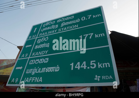 Vavuniya Straße Zeichen, Kandy, Jaffna im Bazaar Street Stockfoto