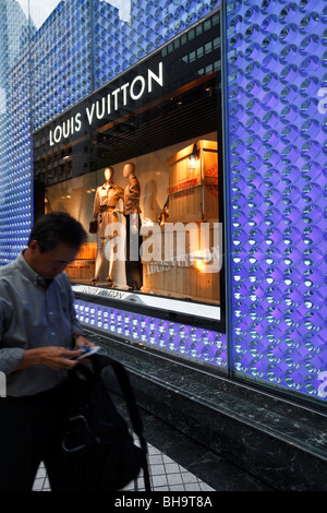 Louis Vuitton Schaufenster im gehobenen Causeway Bay, Hong Kong. Stockfoto