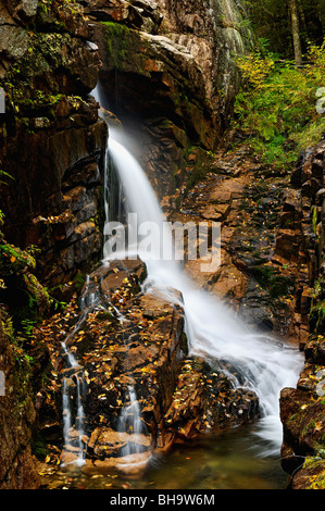 Lawine fällt in der Flume Gorge im Franconia Notch State Park in Grafton County, New Hampshire Stockfoto