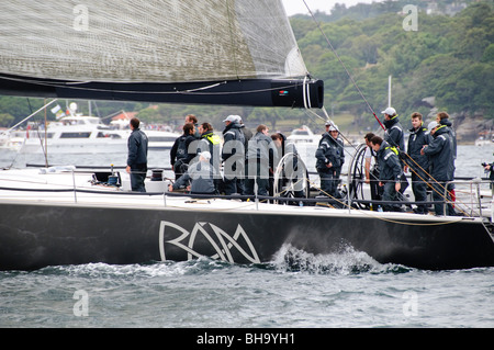 SYDNEY, Australien - Sydney, Australien - lief zu Beginn des Jahres 2009 Rolex Sydney Harbour Yacht Race im Hafen von Sydney. Von Niklas Zennstrom und Tim Powell, Lief cam 5. in der allgemeinen Linie ehrt mit Skipper. Stockfoto