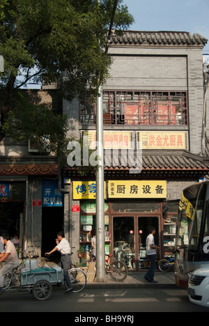 Peking, CHINA - alten Nachbarschaften Street Szene - Hutongs, kleinen Lebensmittelmarkt auf Bürgersteig in Guanfang Hutong, Financial Street Stockfoto