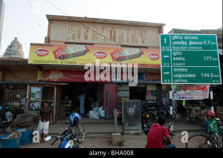 Vavuniya Straße Zeichen, Kandy, Jaffna im Bazaar Street Stockfoto