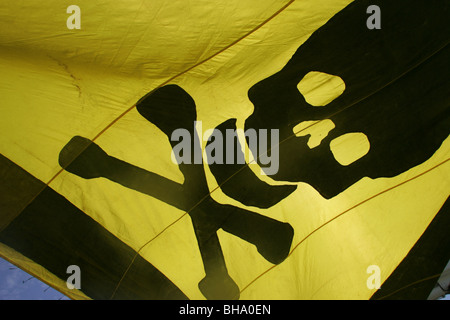 Schädel und gekreuzten Knochen Totenkopf Pirat Flagge Stockfoto