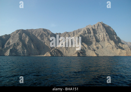 Die Khor al-Sham Fjord der Musandam Halbinsel am südlichen Ende der Straße von Hormuz im Persischen Golf, Sultanat von Oman. Stockfoto