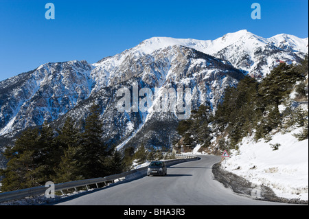 Bergstraße in der Nähe der Französisch-italienischen Grenze außerhalb Montgenevre, Milchstraße Skigebiet, Italien Stockfoto