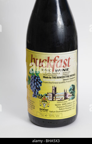 Einzelflasche Buckfast Stärkungsmittel Wein verantwortlich gemacht für das Verbrechen in Schottland wegen dem Koffeingehalt Stockfoto