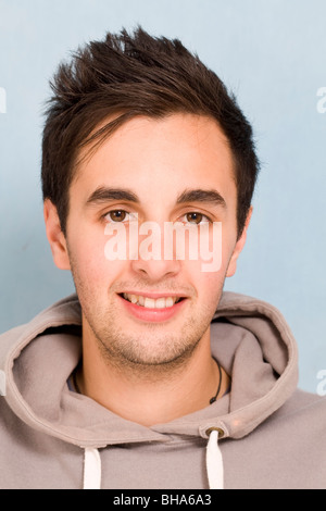 Studio-Porträt des jungen Mannes Stockfoto