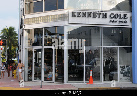 Kenneth Cole Store an der Ecke Collins Avenue und 8th Street, Miami Beach, Florida Stockfoto