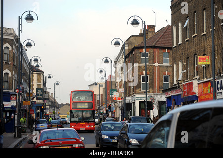 Staus auf Leyton High Road im Londoner East End in der Nähe des Olympia-Geländes für 2012 UK Stockfoto