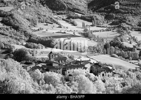 die Valnerina und Dorf Castelvechio nr Preci, Umbrien, Italien Stockfoto