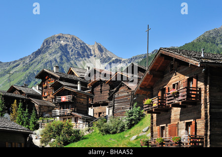 Traditionelle Schweizer Holzhäuser / Chalets im Almdorf Grimentz, Valais / Wallis, Schweiz Stockfoto