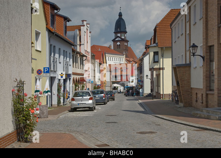 Sankt Marien Kirche gesehen von der Grüne Strasse im Warener in Mecklenburgische Seenplatte in Mecklenburg-West Pomerania, Deutschland Stockfoto