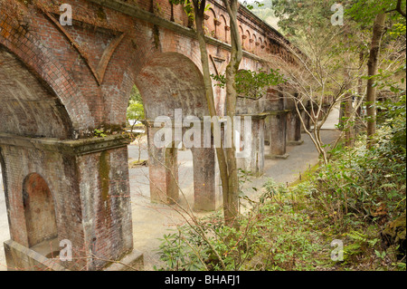 WasserAquädukt vom Biwa Ko-See durch die Nanzenji-Tempelviertel, Kyoto JP Stockfoto