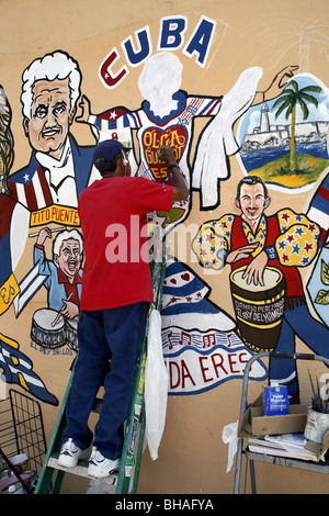 Wandmaler Archie Nica, SW 14th Avenue, Little Havana, Miami, Florida, USA Stockfoto