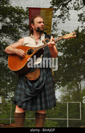 Rapalje, traditionelle niederländische folk-Band auf der Bühne Stockfoto