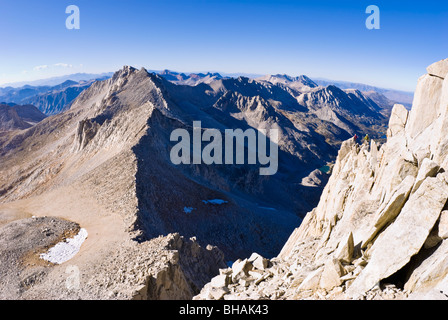 Bergsteiger auf der Nordost Grat des Bear Creek Spire, John Muir Wilderness, Berge der Sierra Nevada, Kalifornien Stockfoto