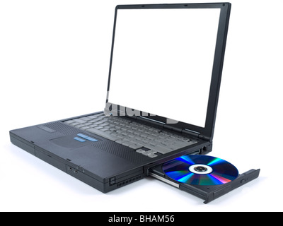 Ein schwarzer Laptop mit dvd im Tray. Isoliert auf weißem Hintergrund. Weiße textfreiraum auf dem Bildschirm. Stockfoto