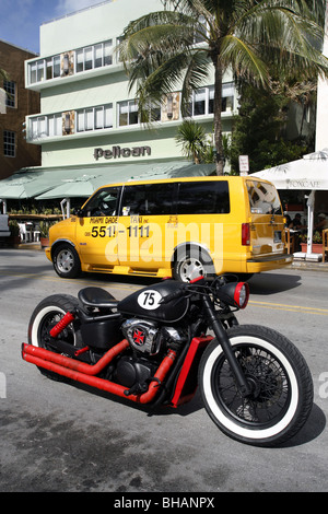 Chopper / Bobber, Ocean Drive, South Beach, Miami, Florida, USA Stockfoto