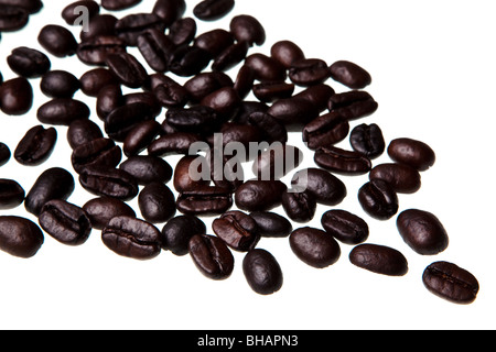 Kaffeebohnen isoliert auf weißem Hintergrund Stockfoto