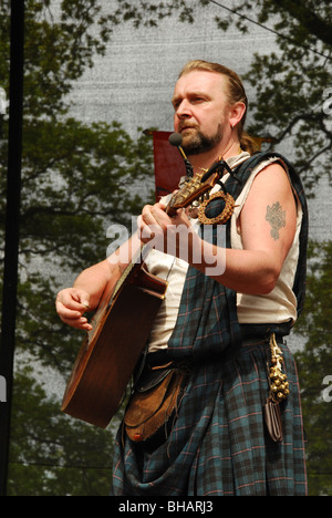 Rapalje, traditionelle niederländische folk-Band auf der Bühne Stockfoto