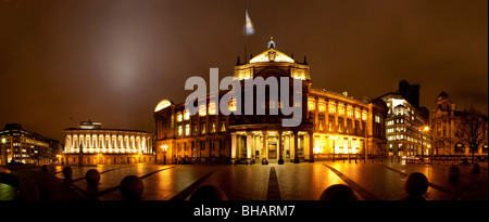 Victoria Square im Stadtzentrum von Birmingham, zeigt die Sozialwohnung, The Town Hall. Birmingham, England. Stockfoto