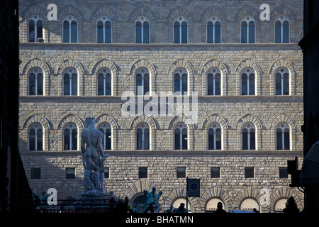 Palazzo Delle Assicurazioni Generali auf der Piazza Della Signoria, Florenz, Italien Stockfoto