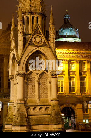 Chamberlain Quadrat zeigt die Chamberlain Memorial und Rathaus. Birmingham City Centre, Birmingham, England Stockfoto