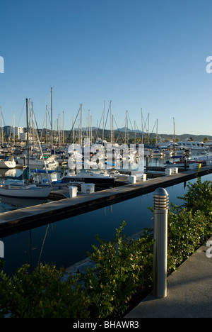 Blick vom öffentlichen Gehweg an der Marina La Cruz. Stockfoto