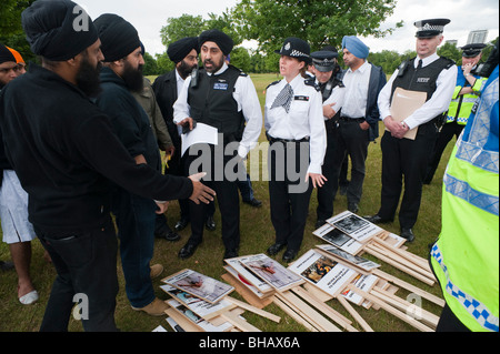 Polizei Tierarzt-Plakate für Sikh März fordern Gerechtigkeit über die Massaker von 1984 und einen unabhängigen Sikh-Staat Stockfoto