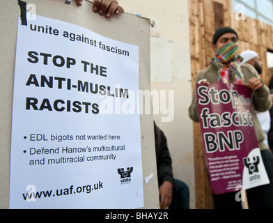 UAF (United gegen den Faschismus) Plakat gegen Rassismus Stockfoto