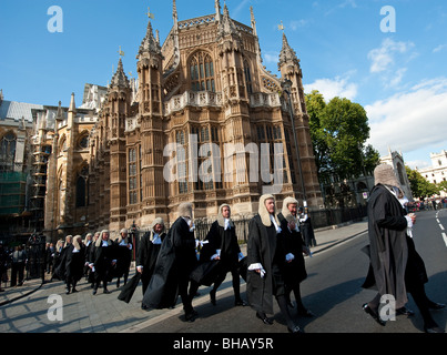 Voll Roben Richter und QCs kommen an der Lordkanzler Frühstück zu Beginn des Kalenderjahres in London Stockfoto