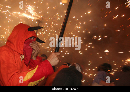 Teufel und Wunderkerze Feuerwerk während La Merce-Festival in Barcelona, Spanien Stockfoto