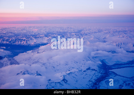 Luftbild der Sonnenuntergang über den Chugach Mountains, Yunan Alaska, Frühling Stockfoto