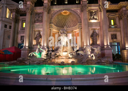 Replik des italienischen Trevi-Brunnen (Fontana di Trevi), Caesars Palace Hotel & Casino, Las Vegas, Nevada, USA Stockfoto
