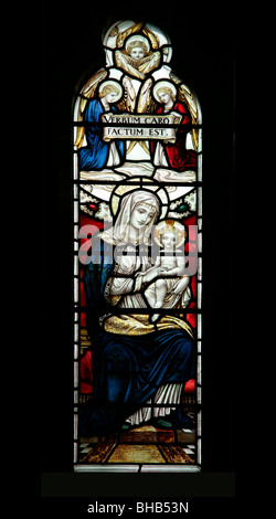 Ein Glasfenster, die Darstellung der Geburt Christi, St. Cuthbert Kirche, Kildale, North Yorkshire Stockfoto