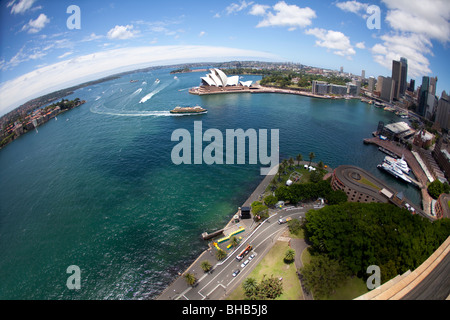 Blick auf den Hafen von Sydney in Australien mit dem Opera House. Stockfoto