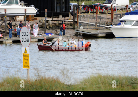 Fähre über den Fluß Blyth zwischen Walberswick und Southwold, Suffolk, UK Stockfoto