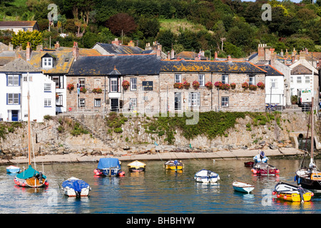 Das Ship Inn am Hafen im alten Fischerdorf Mousehole, Cornwall UK Stockfoto