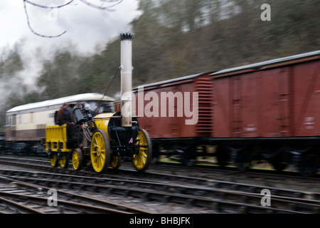 Voll funktionsfähige Replik von Stephensons Rocket getestet auf den Avon Valley Railway bei Bitton, Bristol mit Motion blur Stockfoto