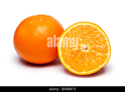 Ganze und halbierte Orangen Stockfoto