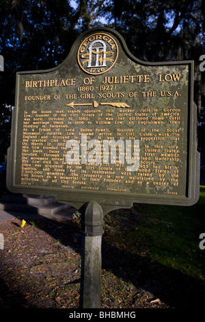 Geburtsort von Juliette tief In das Haus, das gegenüber dieser Marker Juliette Gordon Low, Gründer der Pfadfinderinnen steht Stockfoto