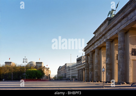 Platz des 18. März - Platz des 18. März - Reichstag und Brandenburger Tor, Berlin; Deutschland; Europa Stockfoto