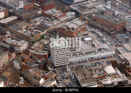 Ein Luftbild von Wolverhampton mit Mander House im Zentrum und Queens Square unten links Wolverhampton City Center Stockfoto