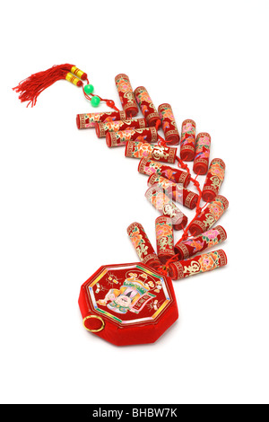 Chinesisches Neujahr fire Cracker Ornament auf weißem Hintergrund Stockfoto