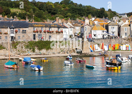 The Ship Inn an der Harbourfront in der alten Fischerei Dorf Mousehole, Cornwall Stockfoto