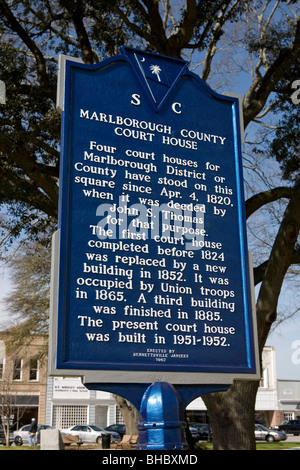 Marlborough County Court House vier Häuser für Marlborough District Court der Grafschaft haben auf diesem Platz seit April 4, 1820, wenn es wurde urkundlich übertragen von John S. Thomas, die zu diesem Zweck stand. Der erste Hof Haus vor 1824 abgeschlossen wurde durch einen Neubau 1852 ersetzt. Es wurde von Union Truppen im Jahre 1865 belegt. Das dritte Gebäude wurde im Jahr 1885 abgeschlossen. Die vorliegende Court House wurde gebaut, die BARBARISCHE. Durch Bennettsville Jaycees, 1962 errichtet. Stockfoto