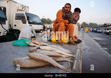 Fischer in Dubai Fischmarkt, Vereinigte Arabische Emirate Stockfoto