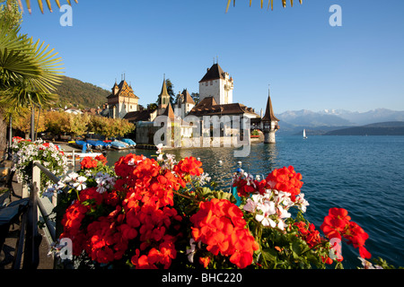 "Oberhoffen Castle" auf dem Thunersee Schweiz Stockfoto