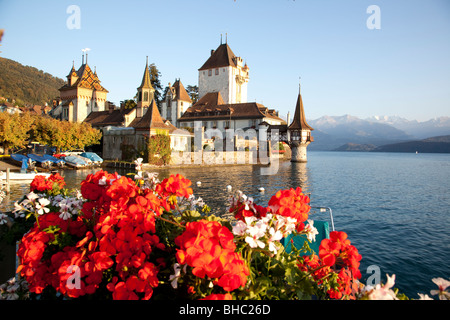 "Oberhoffen Castle" auf dem Thunersee Schweiz Stockfoto